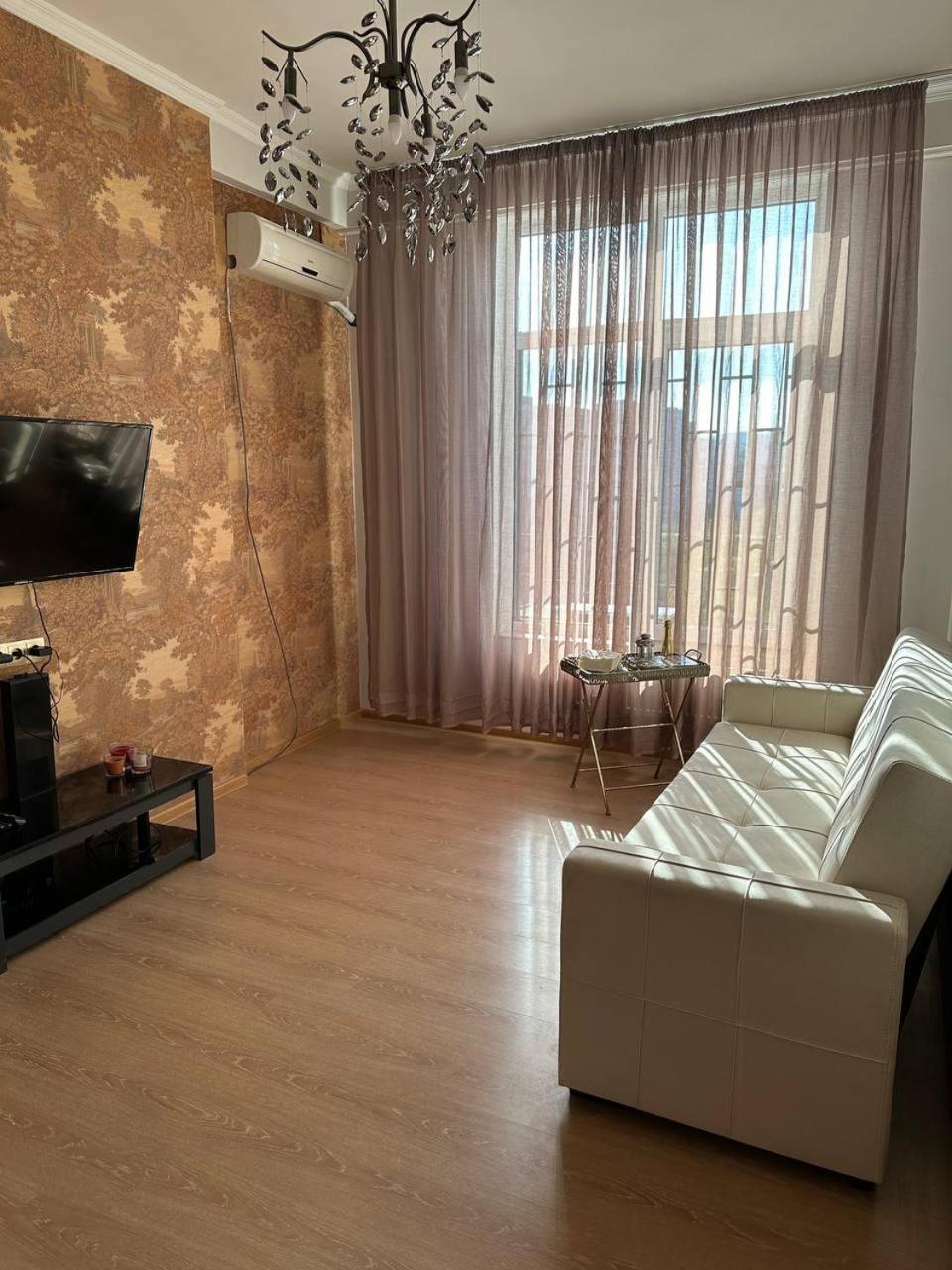Apartment Capital *